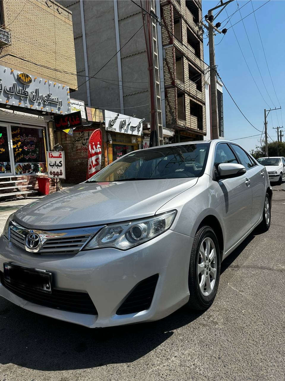 تویوتا کمری ۲۰۱۴ نقره ای در حد