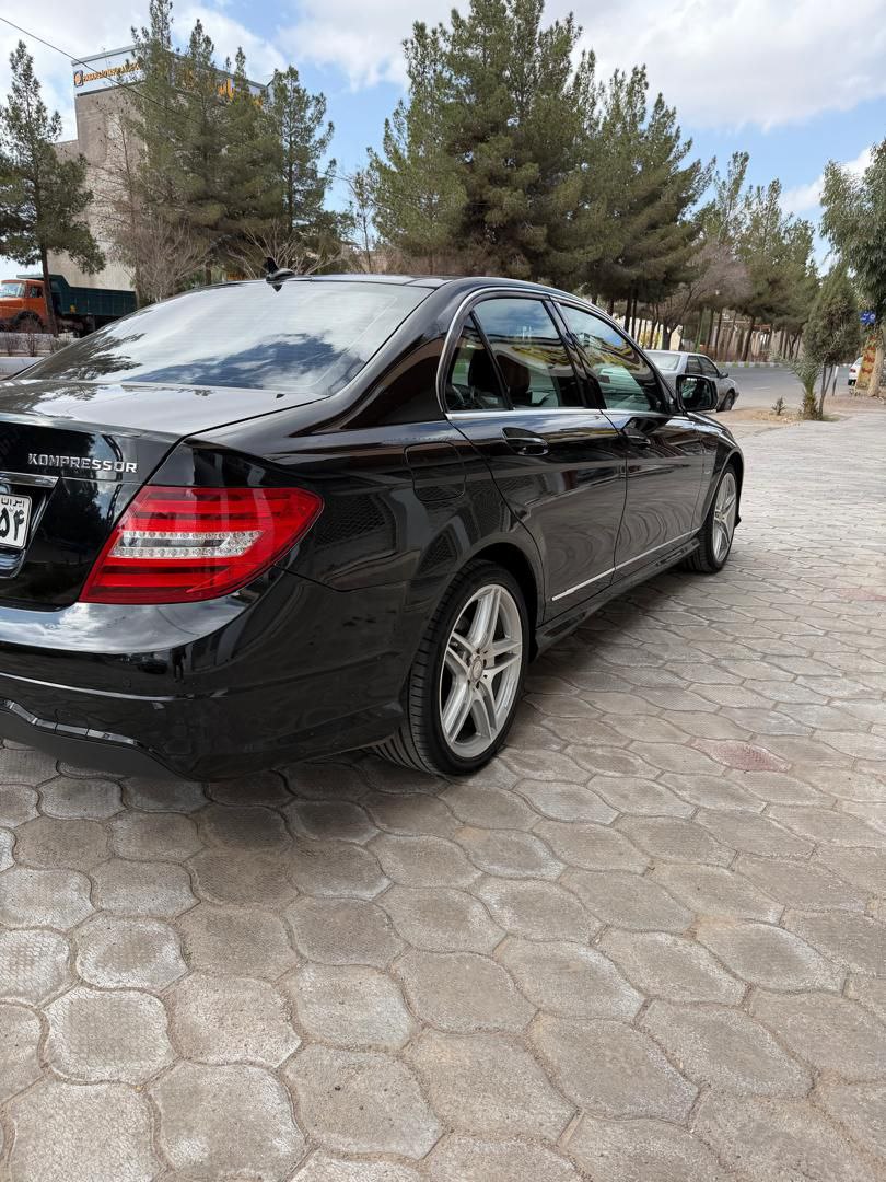 مرسدس بنز C200 مشکی مدل 2009